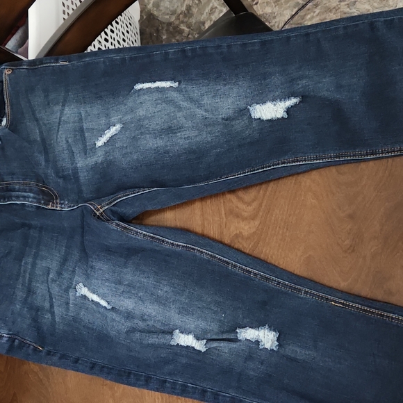3 pairs of jeans (ripped jeans are capri) - Picture 2 of 4